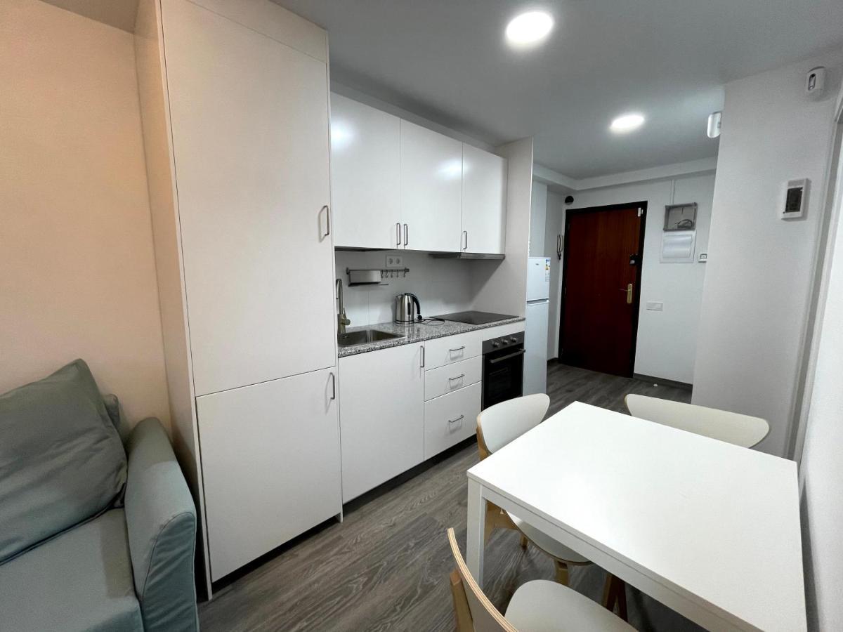 Sant Adria Beach Apartment Wi-Fi Parking Free サン・アドリア・デ・ベソス エクステリア 写真