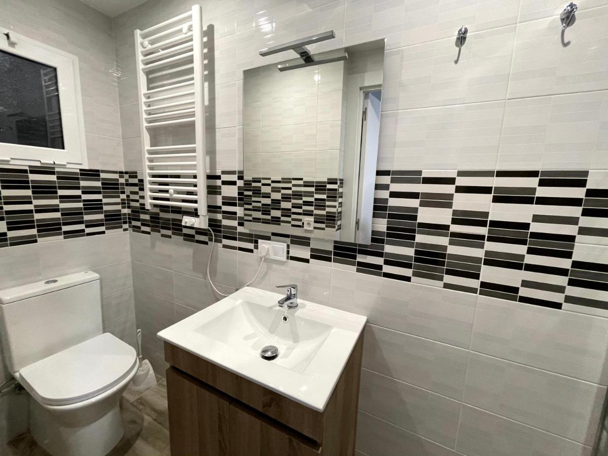 Sant Adria Beach Apartment Wi-Fi Parking Free サン・アドリア・デ・ベソス エクステリア 写真